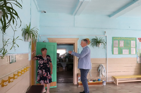 В школах Иркутского района проверили ход строительства модульных пищеблоков 
